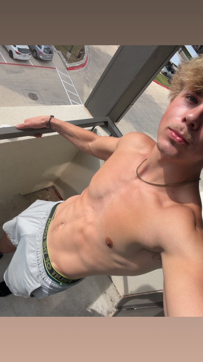 AdamXyoungg's tweet photo. how can i get your attention? 😈🍆 https://t.co/kgRVH2JMZ7