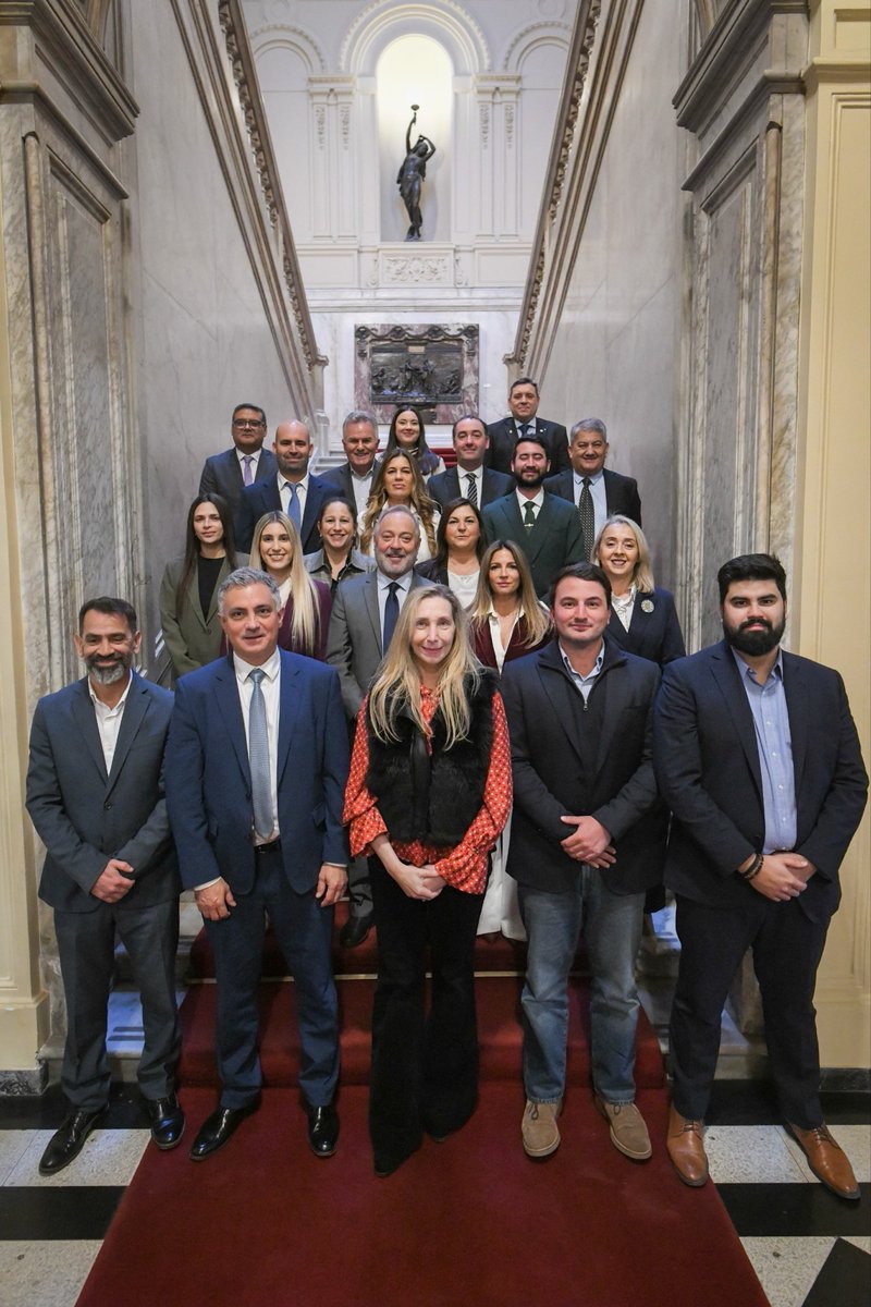 agustinromm's tweet photo. Hoy nos recibió en Casa Rosada la Secretaria General de la Presidencia @KarinaMileiOk y el Presidente de LLA en PBA @SPareja_ a todos los Diputados Bonaerenses. Tuvimos una excelente reunión de trabajo enfocada en los problemas que los bonaerenses tenemos hace décadas y que Kicillof agravó. En 2027 vamos a cambiar la provincia de Buenos Aires de una vez y para siempre.