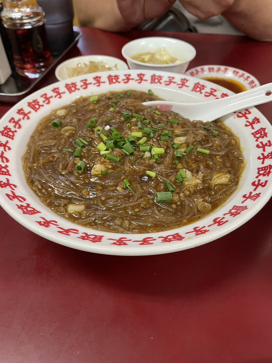 rekitama's tweet photo. ちなみに餃子李
豚角煮と麻婆系、油淋鶏も美味い
どれも美味いのでおすすめです🤗 https://t.co/MOSfseNwZP