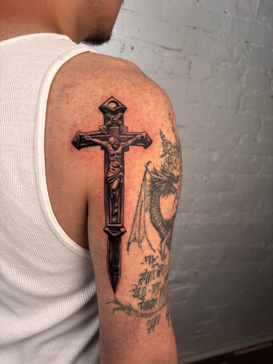 uuptemp's tweet photo. Booking tattoo appointments in SoHo, NYC! I’ve got a couple openings this month help me fill up my calendar! Send me your ideas and budgets 📲
#nyctattooartist #newyorktattoo https://t.co/BPZTPBqN1y