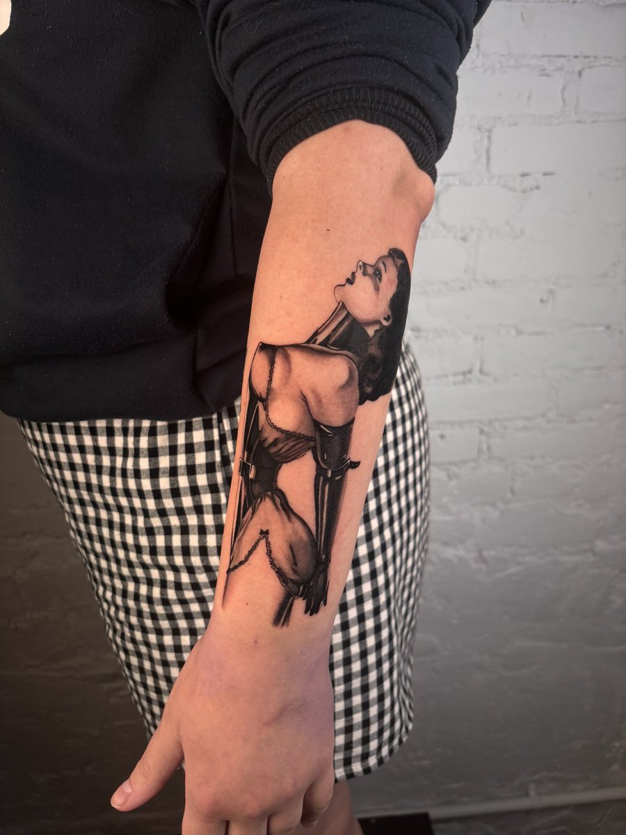 uuptemp's tweet photo. Booking tattoo appointments in SoHo, NYC! I’ve got a couple openings this month help me fill up my calendar! Send me your ideas and budgets 📲
#nyctattooartist #newyorktattoo https://t.co/BPZTPBqN1y