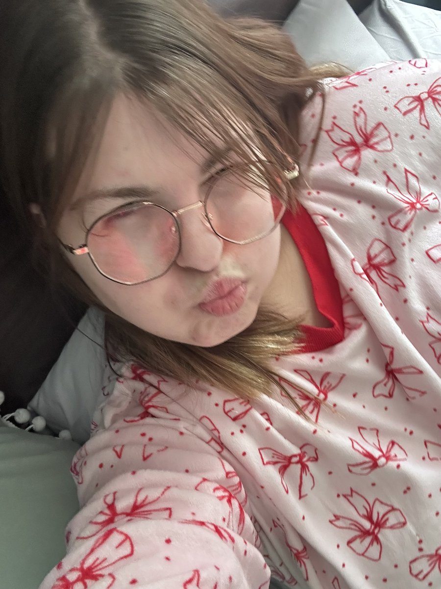 okuaday's tweet photo. deejun and the ongoing pajamas bed selfies ๐ค
#LuvitySelcaDay #LVTSD #CRAVITY #HYEONGJUN https://t.co/MhOT63Zhk3