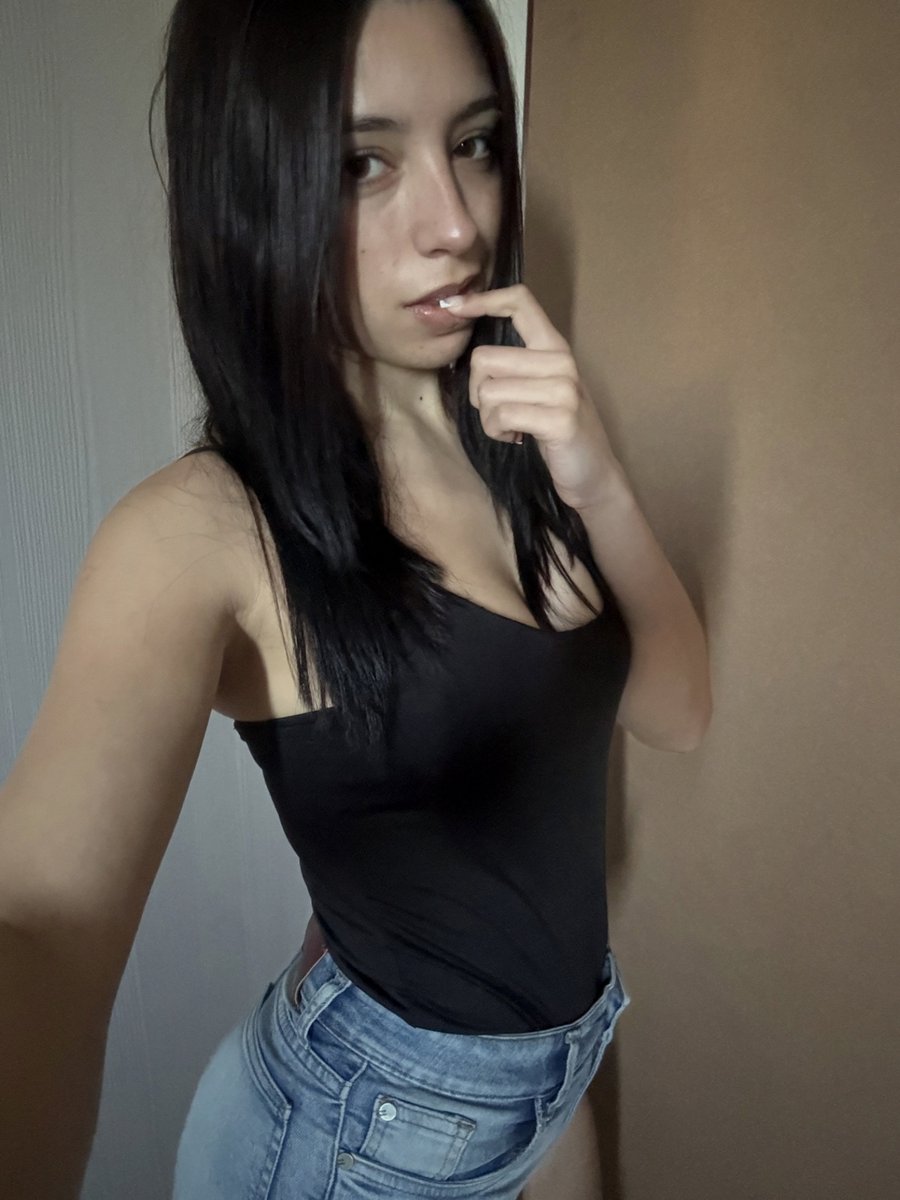 roselunaaatdde's tweet photo. vibing in soft hues 🎀✨ https://t.co/1gk0qg2S9Y