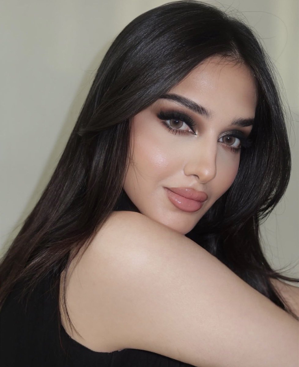 true8_'s tweet photo. خيـاااال السموكي شغل الفنانه رنا عوض❣️❣️❣️ https://t.co/mzZpw9spvp
