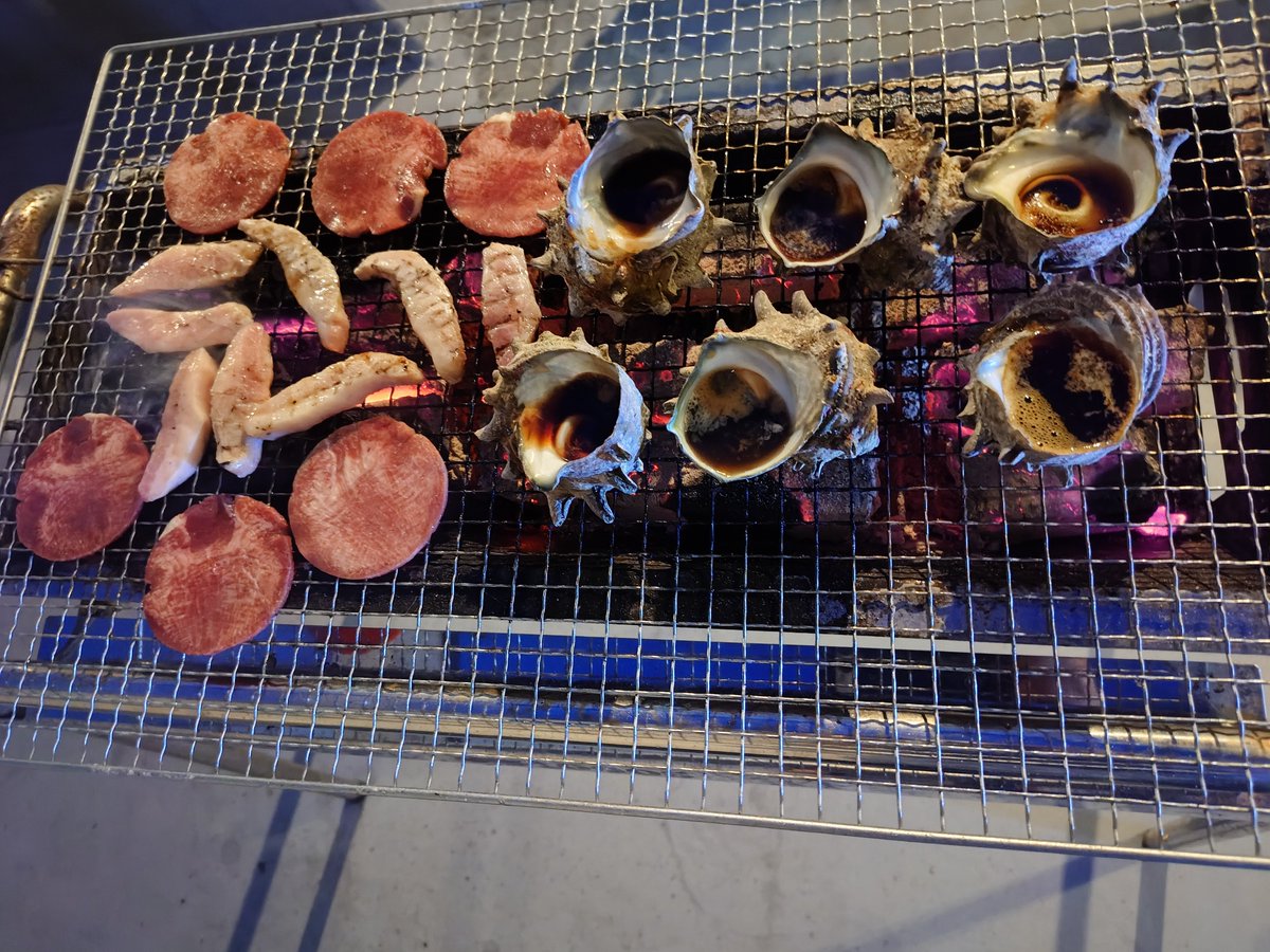 ko7820002's tweet photo. BBQしたくてうちのバルコニー使いに関西からお客様💦
なんかちっこいワンコ🐾も来たワン🐶
意外に仲良し😅

#柴犬がいる暮らし #柴犬のいる生活 #柴犬大好き #柴犬のいる幸せ #柴犬
#BBQ https://t.co/1YCtm1S0pS