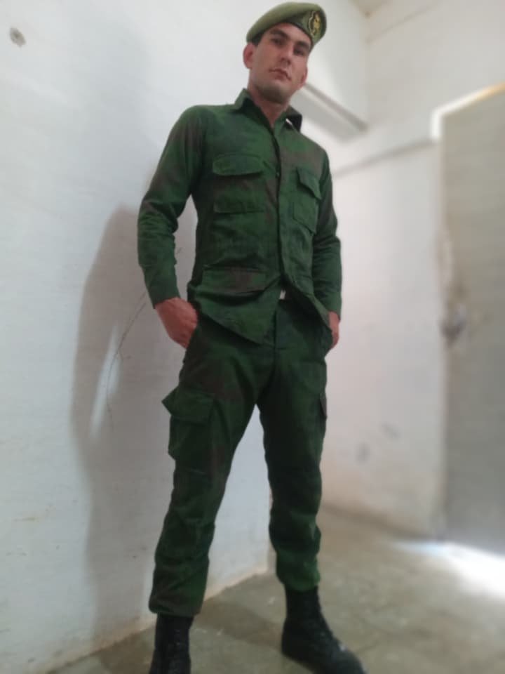 NotiGayCuba's tweet photo. Si te da morbo ver militares cubanos a la bola , lo tenemos todo disponible en el VIP dale RT 🔥 😉 https://t.co/8tWpUOE4G6