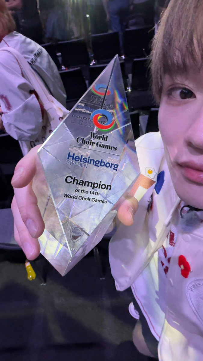 _____leledream's tweet photo. 천러 웨이보

World Champion 💪🏻💪🏻 燃青团🔥🔥🔥 #超燃青春的合唱# https://t.co/OuzZwKRbvi