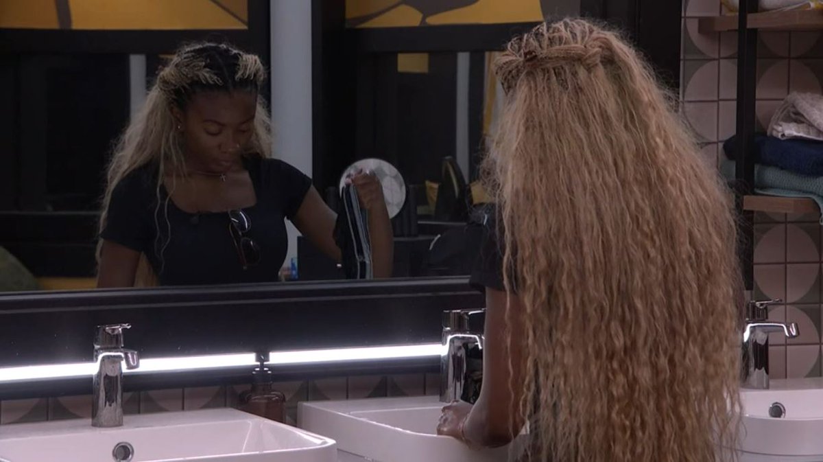 KingMinos777's tweet photo. Tay hand washing her unmentionables in the communal bathroom sink. Anyone tried that here would be led out in leg irons by local law enforcement.
#BB28 #BBLF #NotAllowed 🚫👮♂️🚔🚨🚓 https://t.co/PgaDgfweAv