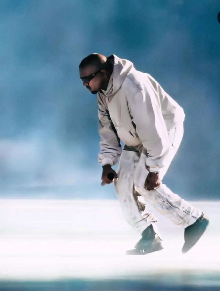 ATP_RAP's tweet photo. Billboards for Ye's upcoming Chicago homecoming concert have appeared 👀🚨 https://t.co/Oz5zotl3u4