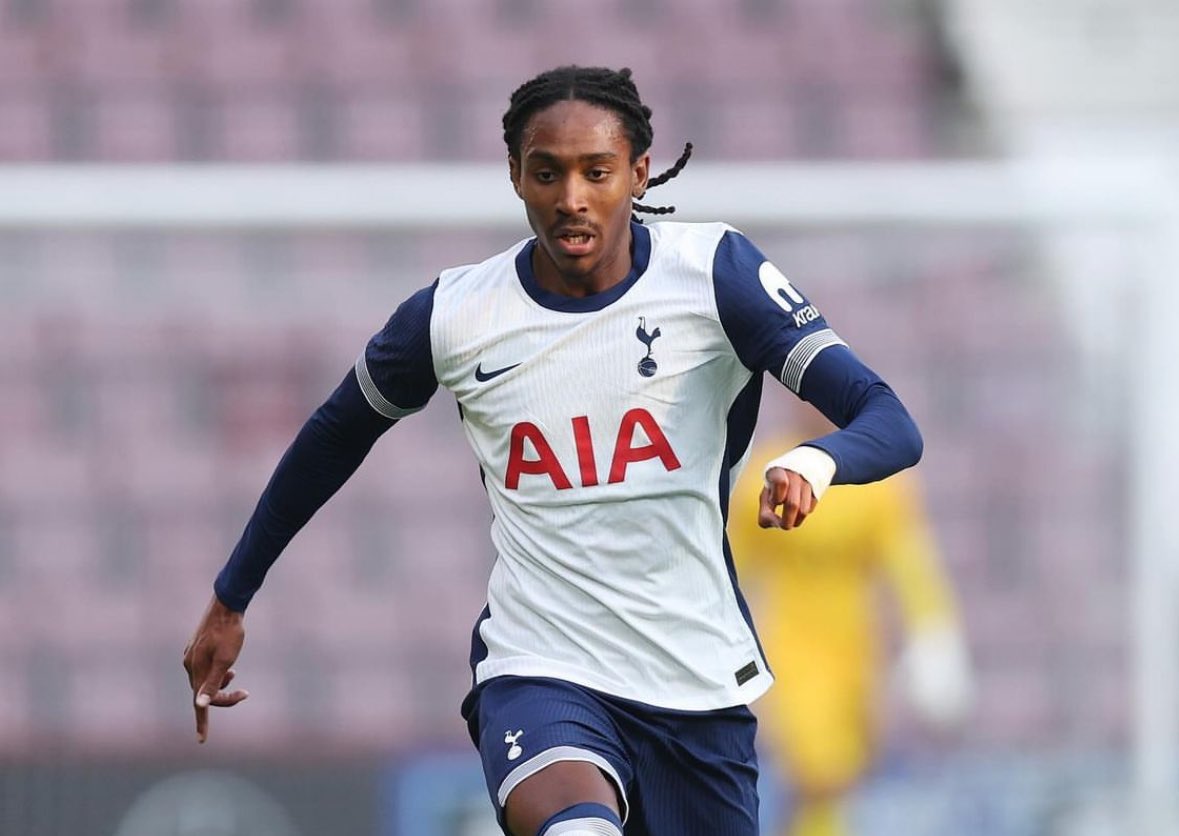 FabrizioRomano's tweet photo. 🚨⚫️🔵 Inter are prepared to send official bid for Djed Spence if exit conditions change compared to €45m request post World Cup.

Inter believe price can be under €40m now and talks will follow — back on track as exclusively revealed.

Spence, keen on the move. 🏴󠁧󠁢󠁥󠁮󠁧󠁿 https://t.co/R3zDckSSCI