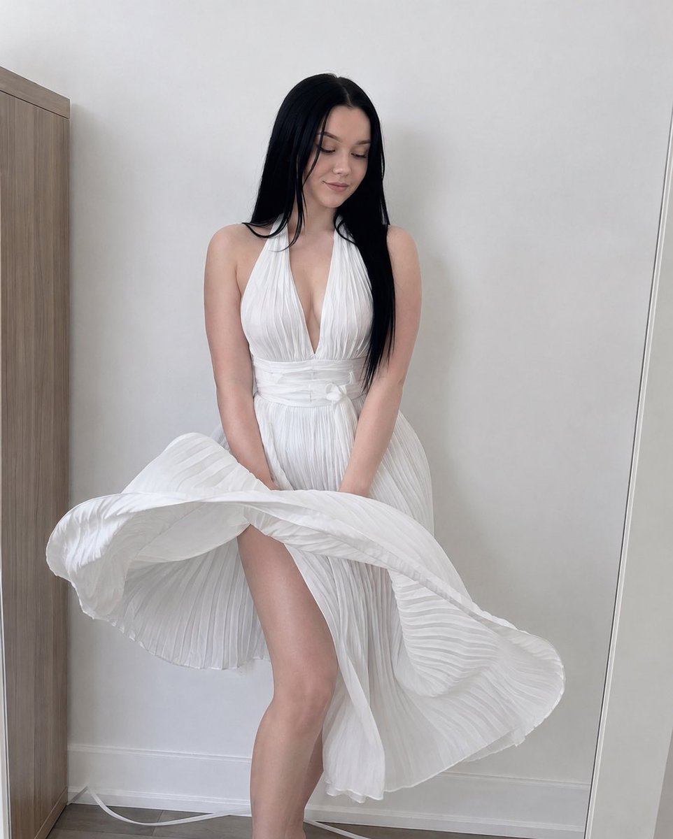 willow_the_goth's tweet photo. Come and get me if you can https://t.co/vLegz85dut
