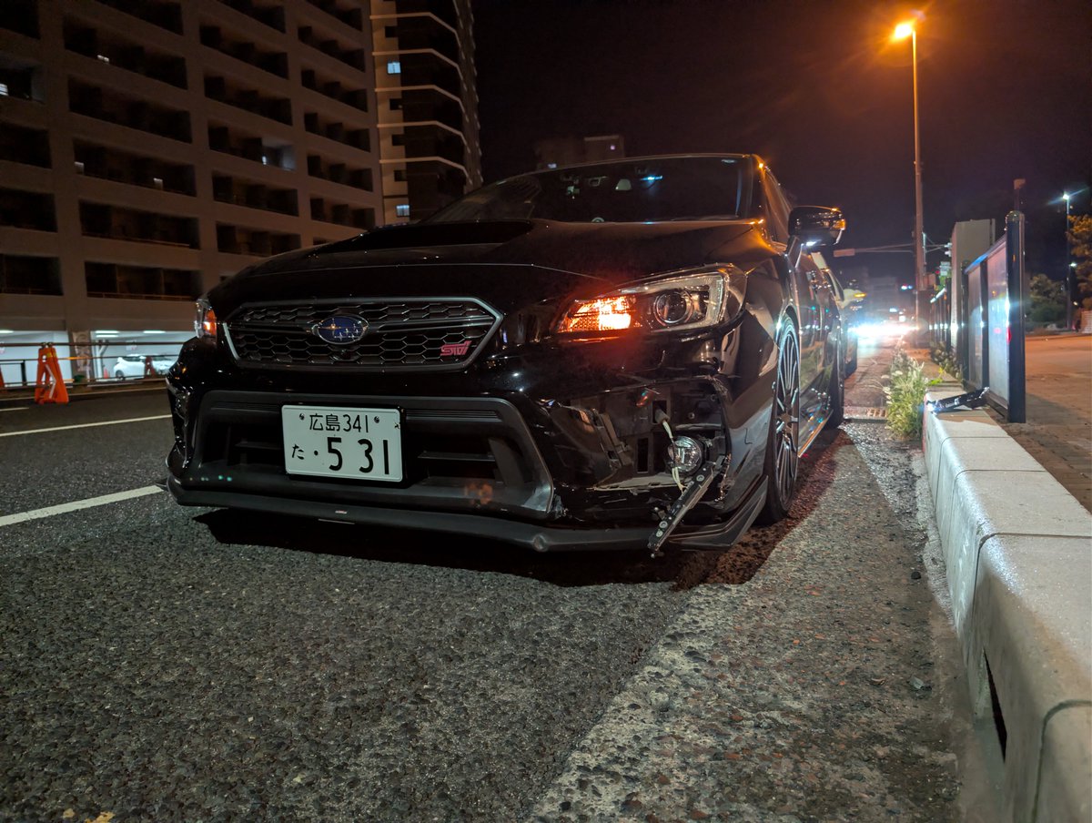 tknt_zn8's tweet photo. 盆休み早々信号無視のチャリの事故った、、、
多分真ん中走ってたらタイミング的にヤッてたわこれ
こんな大通りで信号無視して◯にたいんかまじで https://t.co/itVuPCqb83