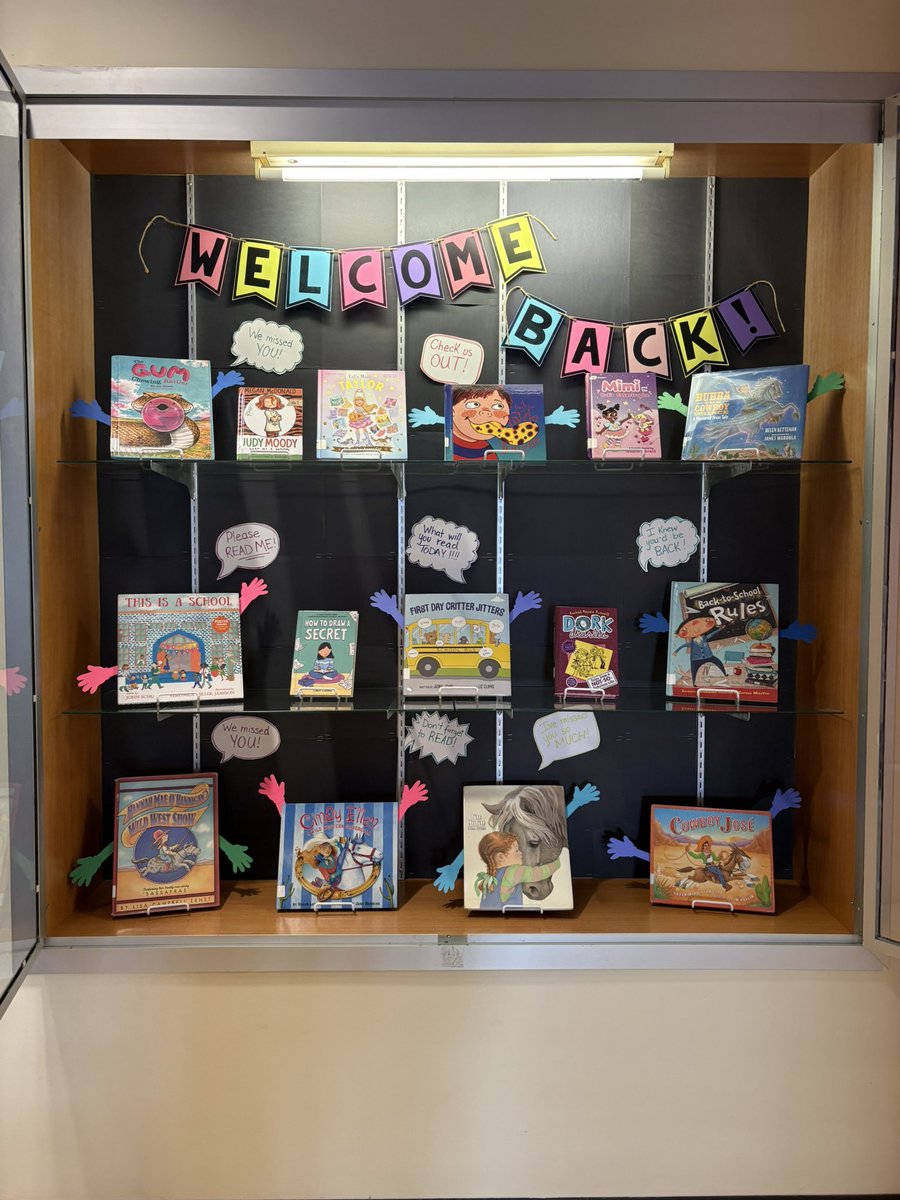 ASalazarLibrary's tweet photo. The books are probably more excited to see our Salazar Eagles back and ready for another great year! @DISDLibDirector  @DISD_Libraries https://t.co/yczpecuUBu