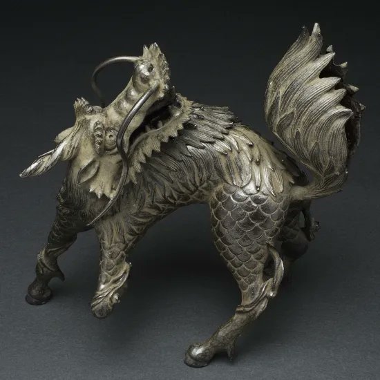 中国古玩 古銅製 麒麟香炉 細密彫刻 霊獣 瑞獣 香道具 唐物 古美術 骨董品 麒麟香炉古銅写 中国神話に現れる伝説上の霊獣、麒麟を躍動感