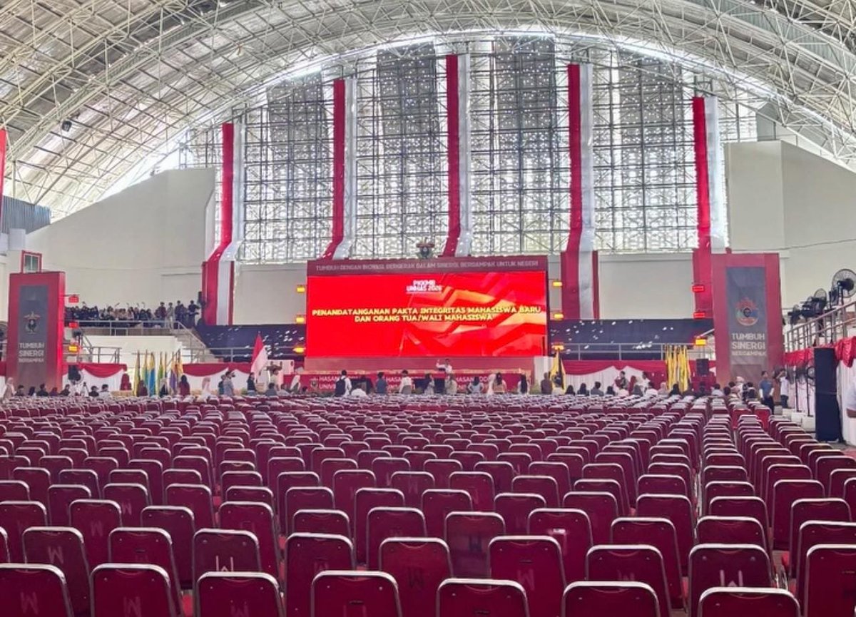 dursbel's tweet photo. Hari ini, Selasa, 11 Agustus 2026, Unhas akan memulai kegiatan Pengenalan Kehidupan Kampus untuk Mahasiswa Baru (PKKMB) 2026. 😊 https://t.co/K5IfxjCRX6