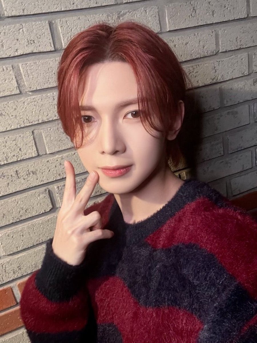 hehetmads's tweet photo. two is how many lifetime supplies of fried chicken yeosang deserves https://t.co/J7KP2XCZjA