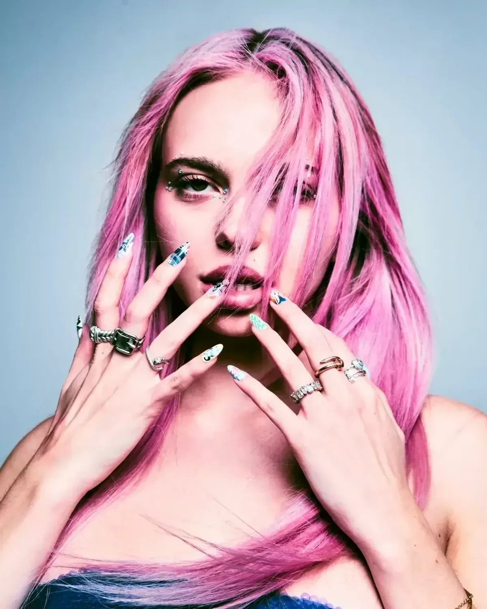 Addisoncharting's tweet photo. Pop star Adéla defended Addison Rae in a recent article with CLASH Magazine:

 “People love to downplay her achievements,” she says. “There are so many other things to get angry about besides Addison Rae being successful. You guys need to get jobs!” 🩷⭐ https://t.co/DBhTif76E3
