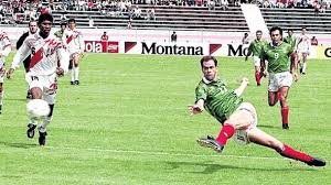 ShinitoJoseLuis's tweet photo. Contra Perú en la Copa América 93. Estético movimiento en tijera de Luis Roberto Alves. https://t.co/MEhJK8kKcT
