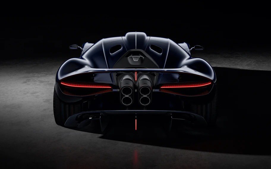 AutosyMas's tweet photo. #Bugatti creó el #Destrier, un ejemplar único en el mundo que destaca por una parrilla de herradura de mayores dimensiones y detalles de alto lujo como tejido con hilos de cobre y potencia de 1,600 hp con motor W16 de 8.0 litros para hacer el 0 a 100 km/h en 2.2 segundos. https://t.co/XTD4ErZ5gY