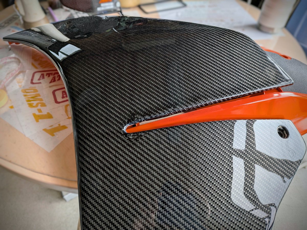 atoms_one's tweet photo. ATOMS-1、カーボン加工出来るようになりました！ご興味ある方はHPからメールまでご連絡下さい✨
ちなみに値段は可愛くないのでご注意を…😅 https://t.co/froHRuYIEQ