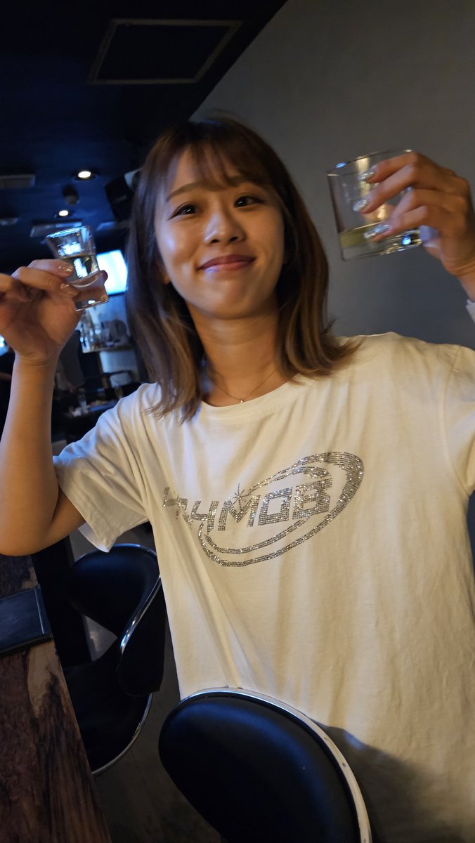 dlomolb's tweet photo. 飲んで歩けば友に当たる☺️
特定のお店に固執して小さいコミュニティにしかいられないなんて虚しいだけ。
視野の狭い人間なんて退屈すぎて話しててもつまらんわけで、私はそうなりたくないんですわ。マァ、なろうとしてもなれないんだけどね🍻 https://t.co/MyBEDu9sB8
