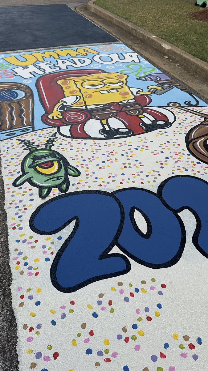 JrocJarvis's tweet photo. Painted a SpongeBob theme parking spot for my client. 🎨🧽🫧🪼🍍🔥 https://t.co/uvMMKsTj1X