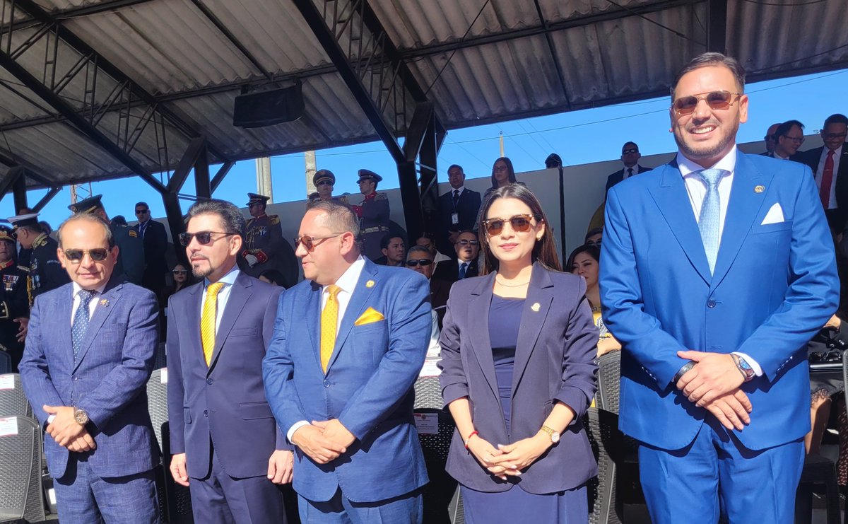 DefPublicaEC's tweet photo. 🇪🇨 En la Ceremonia Militar por el CCXVII aniversario del Primer Grito de Independencia, Ricardo Morales Vela, Defensor Público General, rindió homenaje a esta fecha histórica junto al Presidente de la República, @DanielNoboaOk, y autoridades nacionales de los poderes del Estado. https://t.co/91RF99BiCB