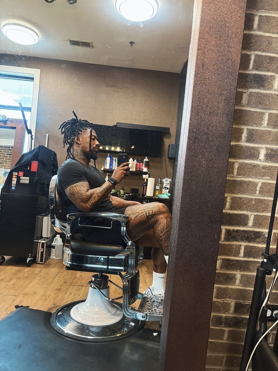 jon_the_barber's tweet photo. Did a thing… the beard is gone👨🏾 https://t.co/RVah7khnWT