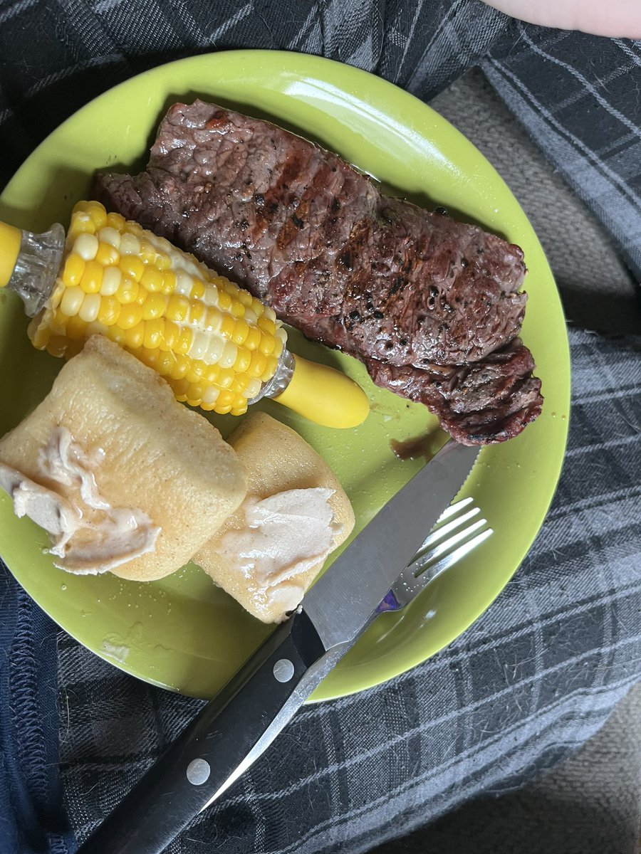 thecoyotecoward's tweet photo. steak dinnr https://t.co/2nHHWbhiTB
