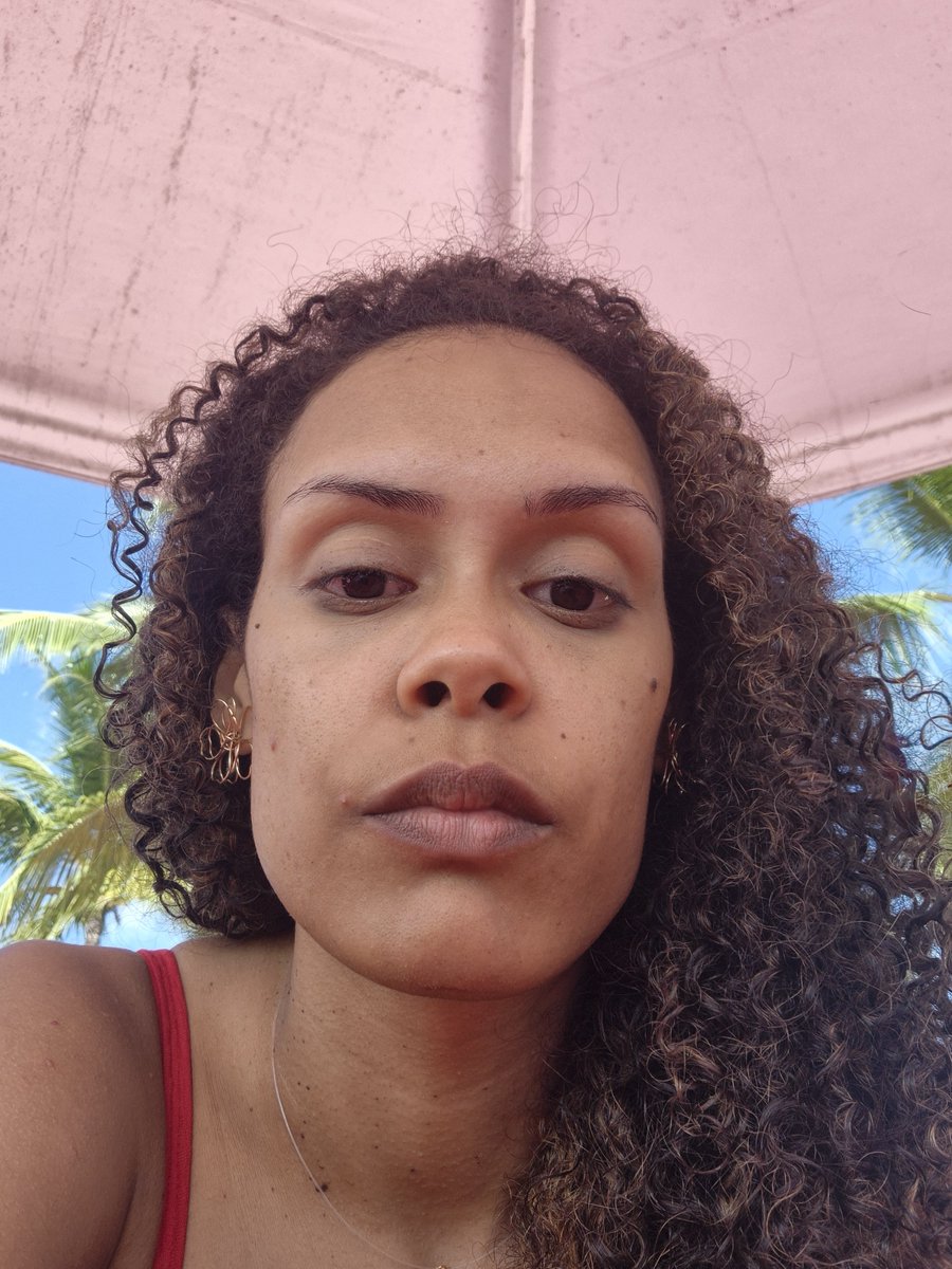 _irlayne's tweet photo. Pós piscina! 🌴☀️

P.S: Cara de poucas ideias e paciência 🤣 https://t.co/Pi1sJ5nuX9