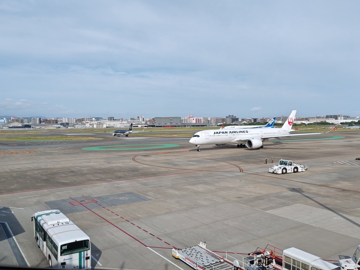 SimonRyuga's tweet photo. 今年もやって参りました福岡空港
夏の旅も３年目
３年中２年も台風の影響をモロに喰らう疫病神状態w
早速遅延発生 https://t.co/rptzlh7OUy