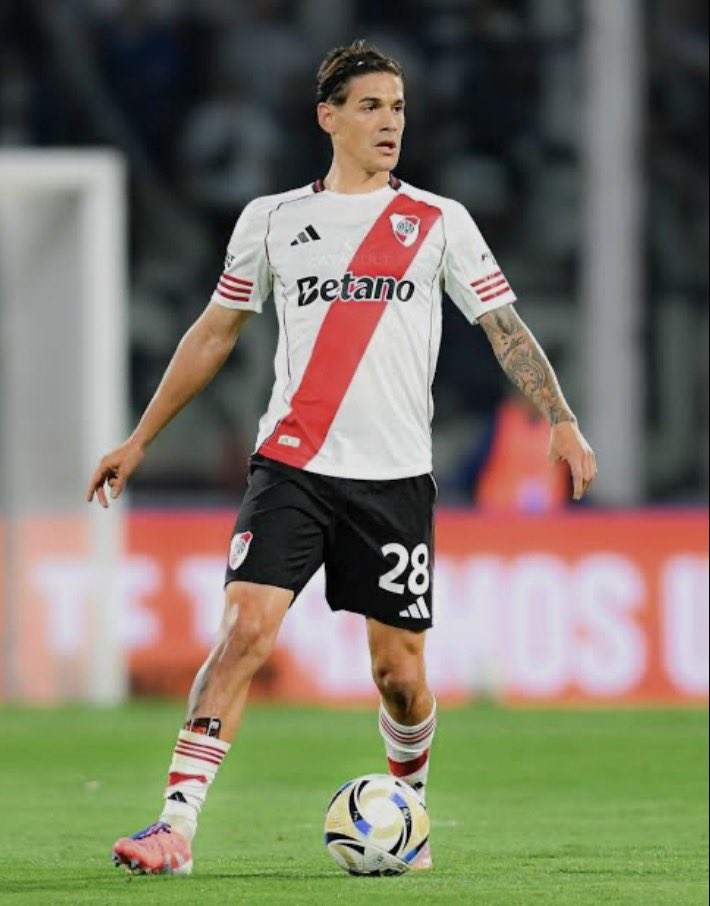 xluciocx's tweet photo. 🚨LUCAS MARTÍNEZ QUARTA lleva 2 HORAS QUIETO en la CALLE. Frenó por el cartel de "PARE" y espera que le de la señal de avanzar.  

❌Se estima que se puede llegar a perder el encuentro vs Argentinos Juniors el Domingo 16/8 https://t.co/COJ50915TH