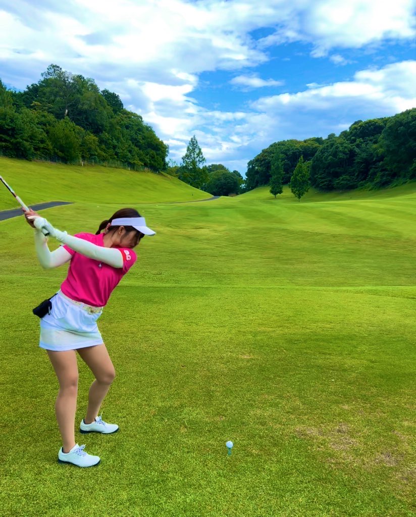 sumiree_golf_0's tweet photo. おはよう😪

昨日ゴルフ行ったらまた98だった🤣🤣
4連目✨✨✨
次は98からの壁か(´・ω・｀)

まだ数少ない方がYouTube見て成長してるって言って頂けると私の源になります🤣

フォロワーさんはいい方しか居なくて、感謝してます(ㅅ´꒳` ) https://t.co/0WX8h5t9gE