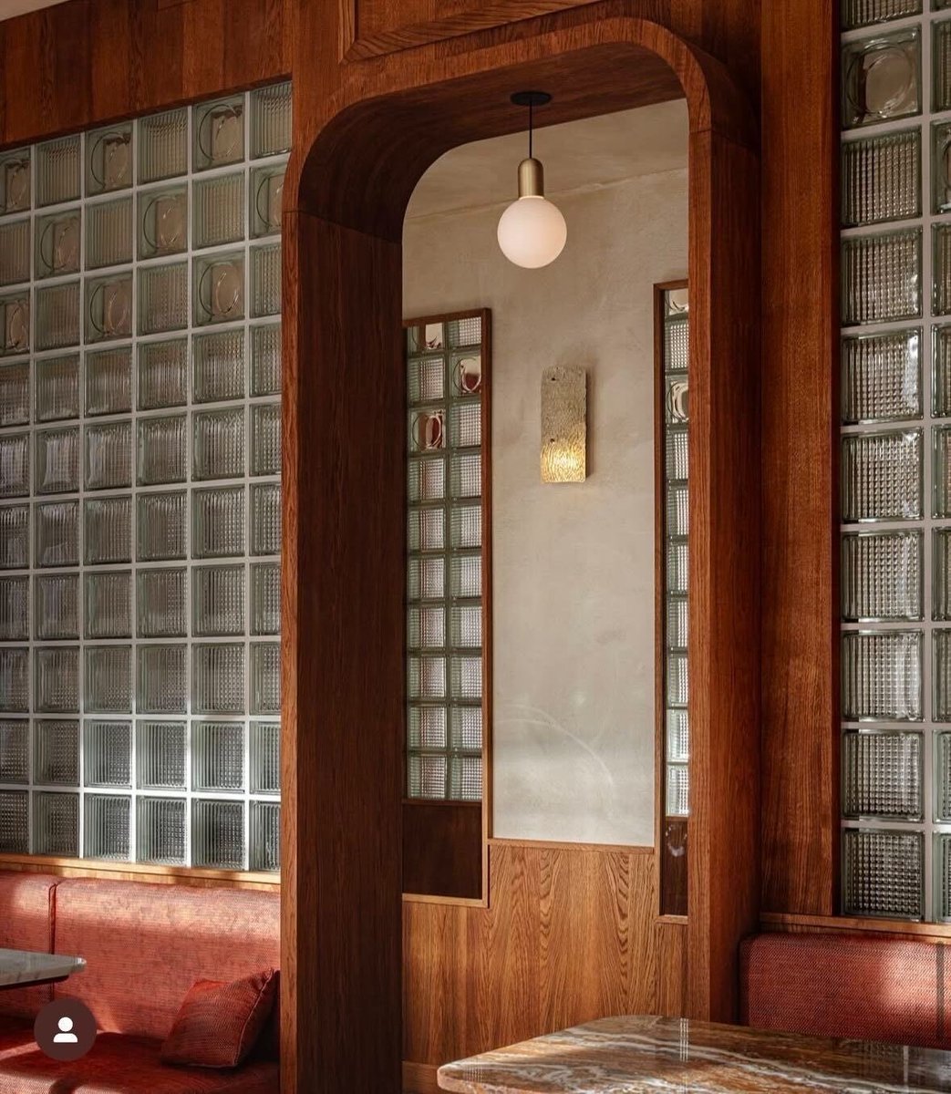 skyecorner96's tweet photo. so obsessed with glass bricks coming back in interior design. https://t.co/claYlojBFW
