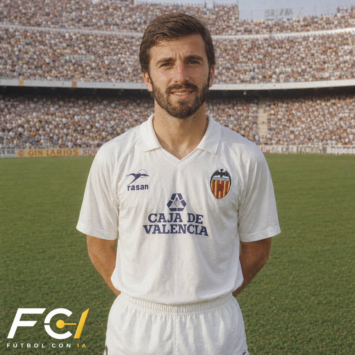 futbolconia's tweet photo. 🦇 Si Gayà hubiese jugado en los 80, la banda izquierda de Luis Casanova tendría dueño.

Carrera larga, camiseta por dentro y una misión bastante sencilla: subir y bajar durante 90 minutos.

¿Le habría sentado bien aquel fútbol más físico? 👀

#AmuntValencia #ValenciaCF https://t.co/V09c4ZS6qT
