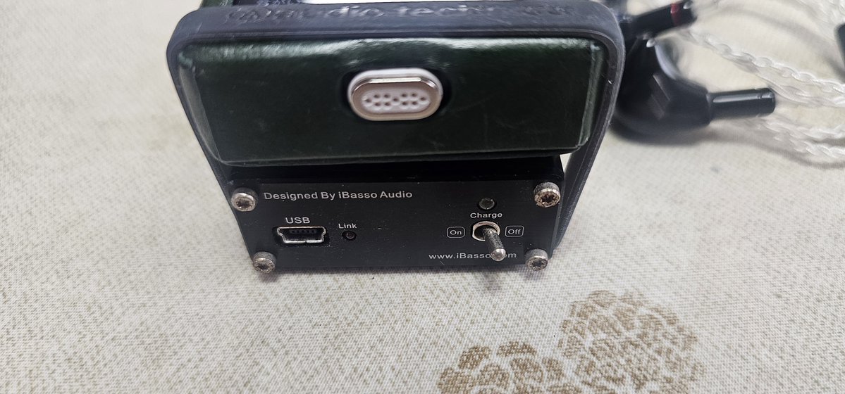 amsmkw's tweet photo. 割と小型なPLENUE D環境完成
DAP #COWON PLENUE D
IC #ALOaudio SXC 8 Mini to Mini Cable
ポタアン #iBassoAudio D2+ Hj Boa
リケーブル #NOBUNAGALabs ENTRY IRIS
イヤホン #COWON PLENUE X40
イヤーピース #AZLA SednaEarfit mithryl Standard Mサイズ
ICとかイヤホンとかはPLENUE J環境の使い回しだけど割と良い感じ。
やっぱりD2+ Hj BoaとPLENUE Dのサイズぴったりなんよ。
ただポタアンバンドが緩いのでもっと短いのが欲しいな。。。