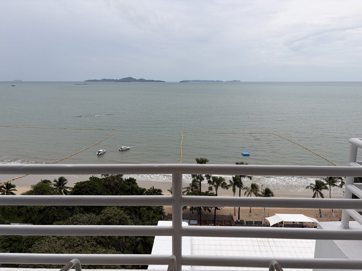 happyfif's tweet photo. PATAYA BEACH
お天気悪いねー
まぁ、仕事だから関係ないけど。
#patayabeach 
#pullman https://t.co/DDm9T561KJ
