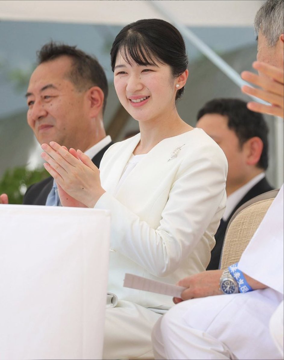 BrilliantJP1's tweet photo. 敬宮愛子さま❤️すごく姿勢がよい✨小さい頃から天皇皇后陛下の下で学ばれてきたからなんだろうなー✨ https://t.co/Ux0QFhG1r6