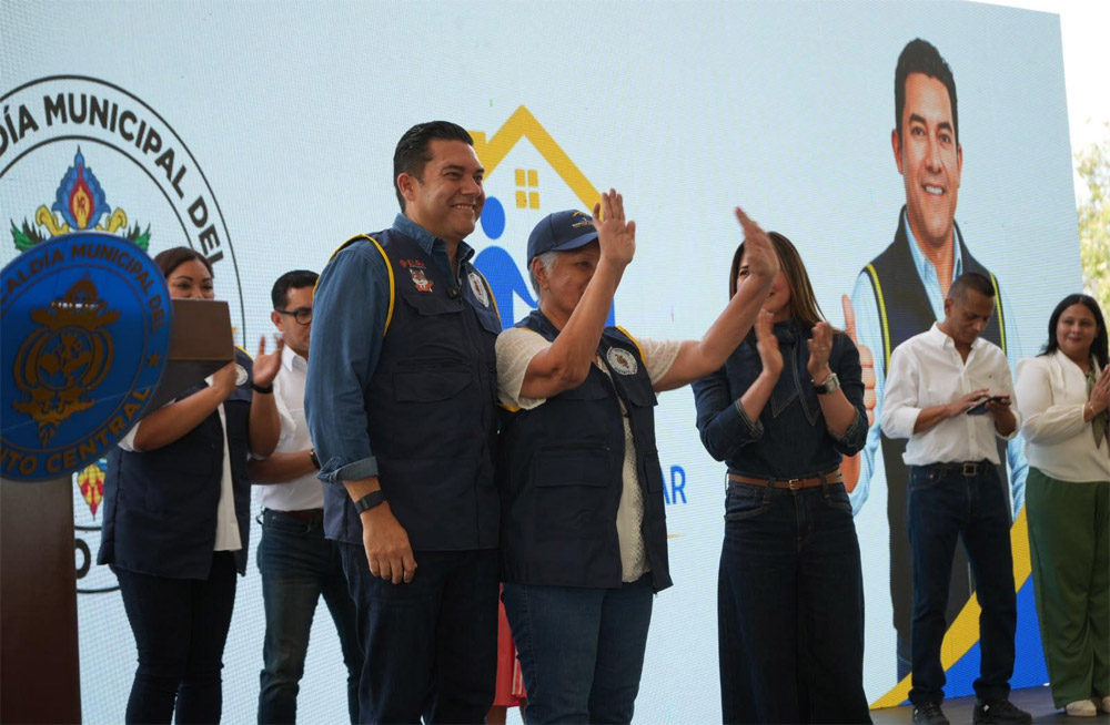ProcesoDigital's tweet photo. #CAPITAL Alcalde Juan Diego lanza “Bienestar Familiar”, el programa social más grande del Distrito Central https://t.co/7XKk1elPGa https://t.co/DEByJLWaeH