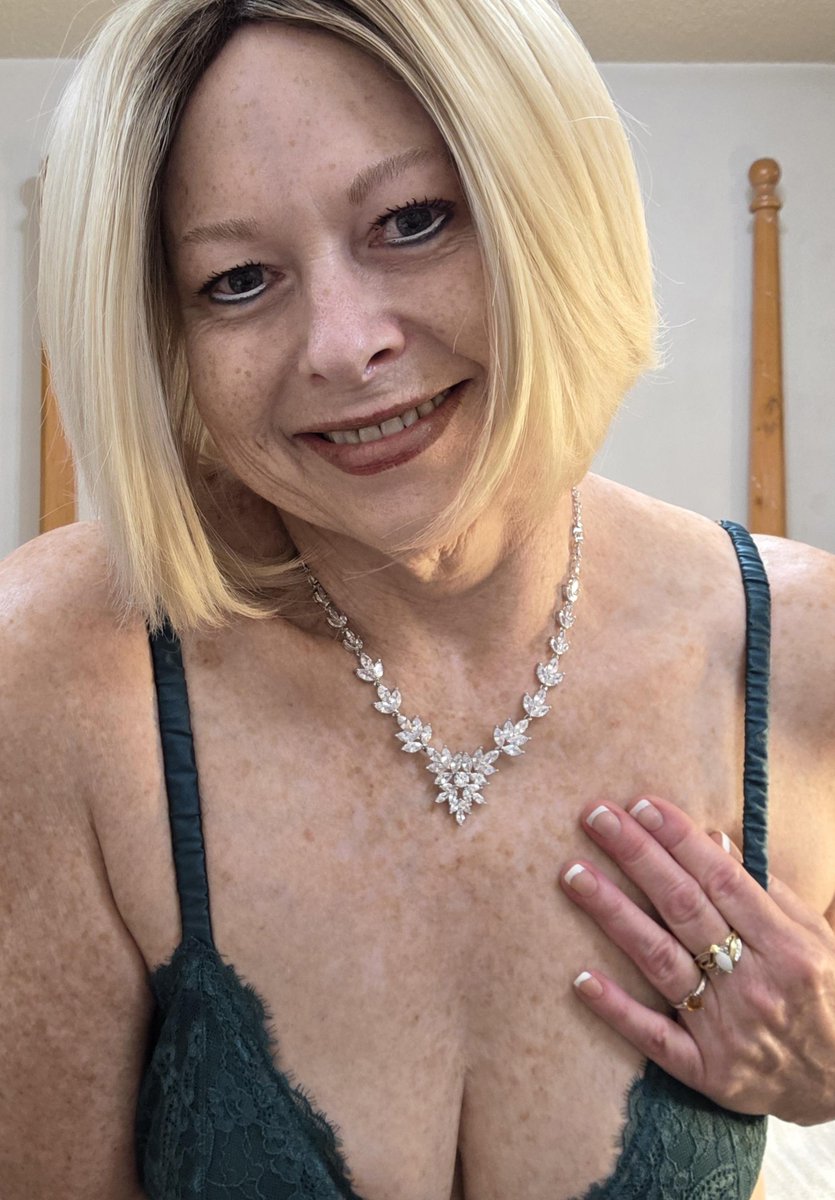 Partjs_1525m's tweet photo. I absolutely love dad bods, but do men love midget bods like me the same way? https://t.co/GHfwQgv40D