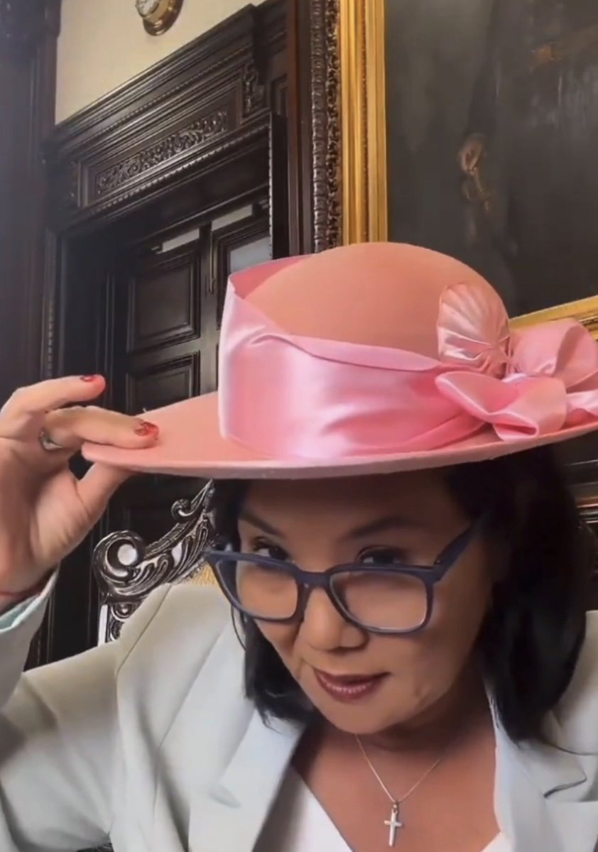 hurgamemoriaPE's tweet photo. Mientras Keiko Fujimori se prueba sombreros en Tik Tok el crimen organizado actúa impunemente.

Saben que gobiernan otros delincuentes https://t.co/fygJHWUs4W