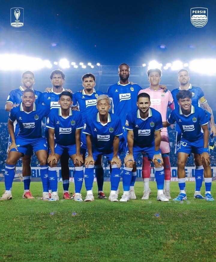 FIndonesiaa's tweet photo. 🚨BREAKING: Persib Bandung kena FIFA Banned lagi, penyebab nya adalah kasus pada tahun 2022 yang dilaporkan mantan pelatih Robert Rene Alberts.🔵🐯

Persib terancam tidak bisa daftarkan pemain baru.🙅🇮🇩

wah semoga cepat rampung bentar lagi Playoff ACL Two mulai.⌛ https://t.co/w2C37NwBK4