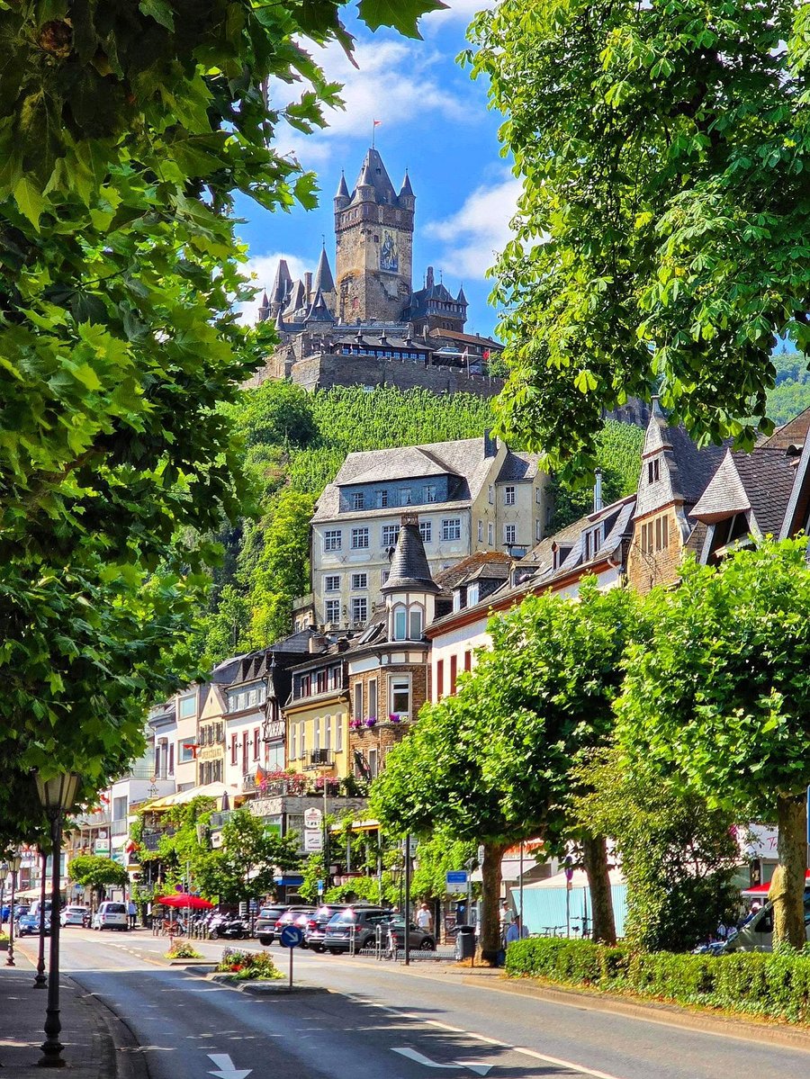 echoesofworld's tweet photo. Cochem Castle, Germany https://t.co/o91csNM8Yx