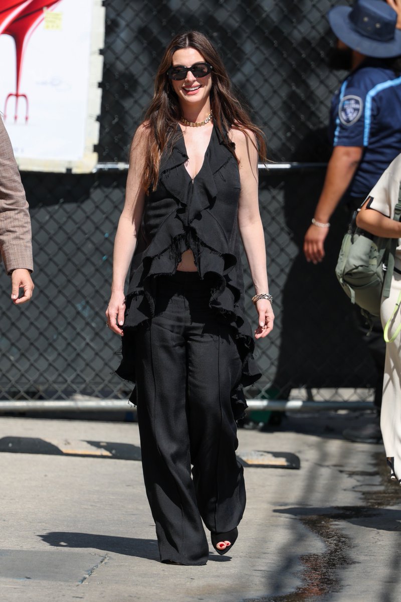 21metgala's tweet photo. Anne Hathaway was seen arriving at "Jimmy Kimmel Live!" in Hollywood. https://t.co/oaQOC3KdeB