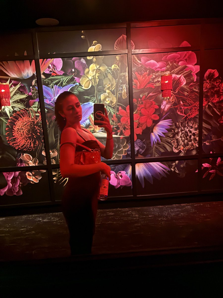 marinabanksy's tweet photo. i hate clubbing https://t.co/fZ6oFa50DS
