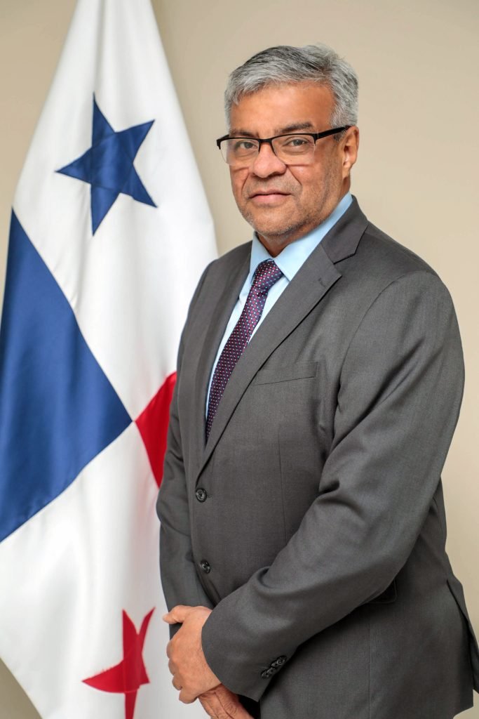 BarriosDurospty's tweet photo. El Dr. Rolando Mejía renunció como  Director de Presupuesto de la Nación del Ministerio de Economía y Finanzas de Panamá. https://t.co/7J8DNL5Ip0