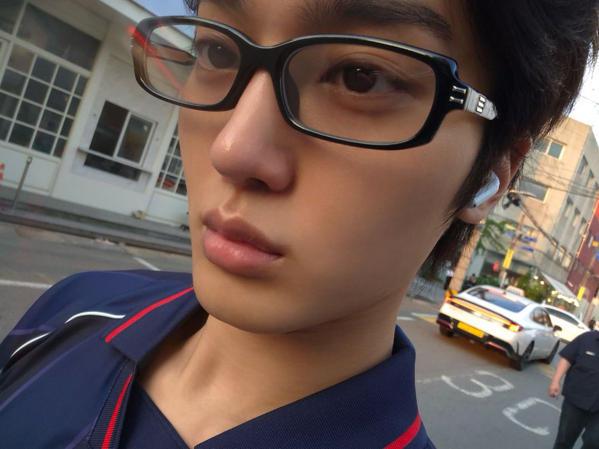 hwangtakin's tweet photo. unfortunately we love a horizontal selfie
๐๐โโฌ
#LuvitySelcaDay #LVTSD
#CRAVITY #TAEYOUNG
@CRAVITYstarship @CRAVITY_twt https://t.co/lpjC7Hdkpp