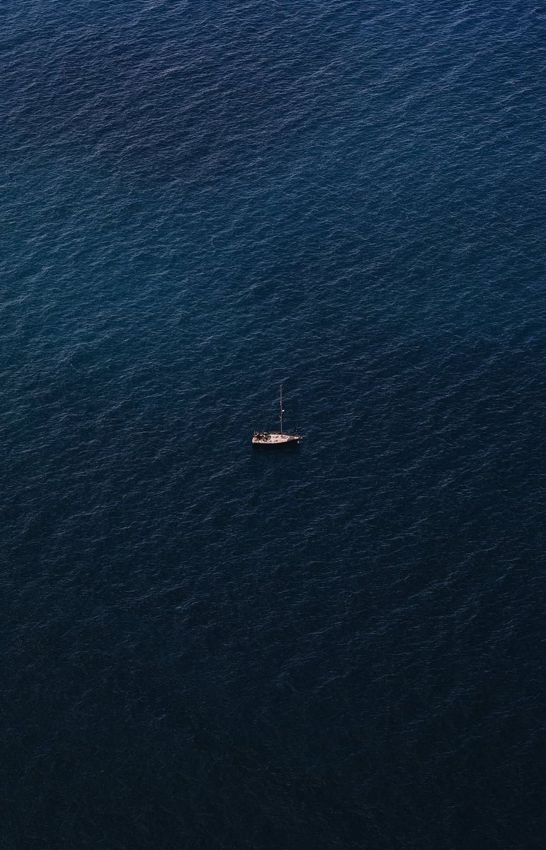 purelivn's tweet photo. lost in blue https://t.co/ziFGjrStwA
