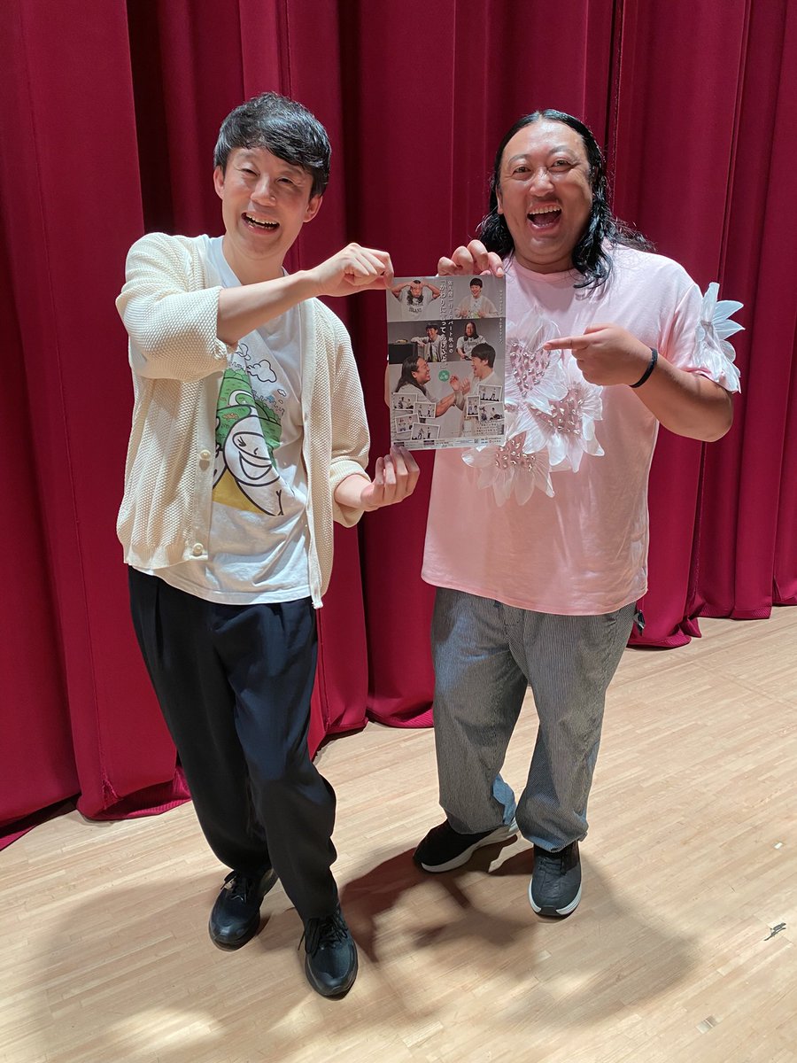 ynn47_yamagata's tweet photo. 【佐久間一行×ロバート秋山】
ルミネの超人気ライブ『かわりに言ってあげるよ。』初の都外進出！8/9(日)シェルター南陽の1400席は即完売御礼
「モノの代弁」では名物のさくらんぼや芋煮で爆笑展開!?癖が強いフリー音源も大盛り上がり！初見の地元客を巻き込み終始大爆笑＆大歓声の最高な公演でした❤️‍🔥 https://t.co/zCBh86Nbzm