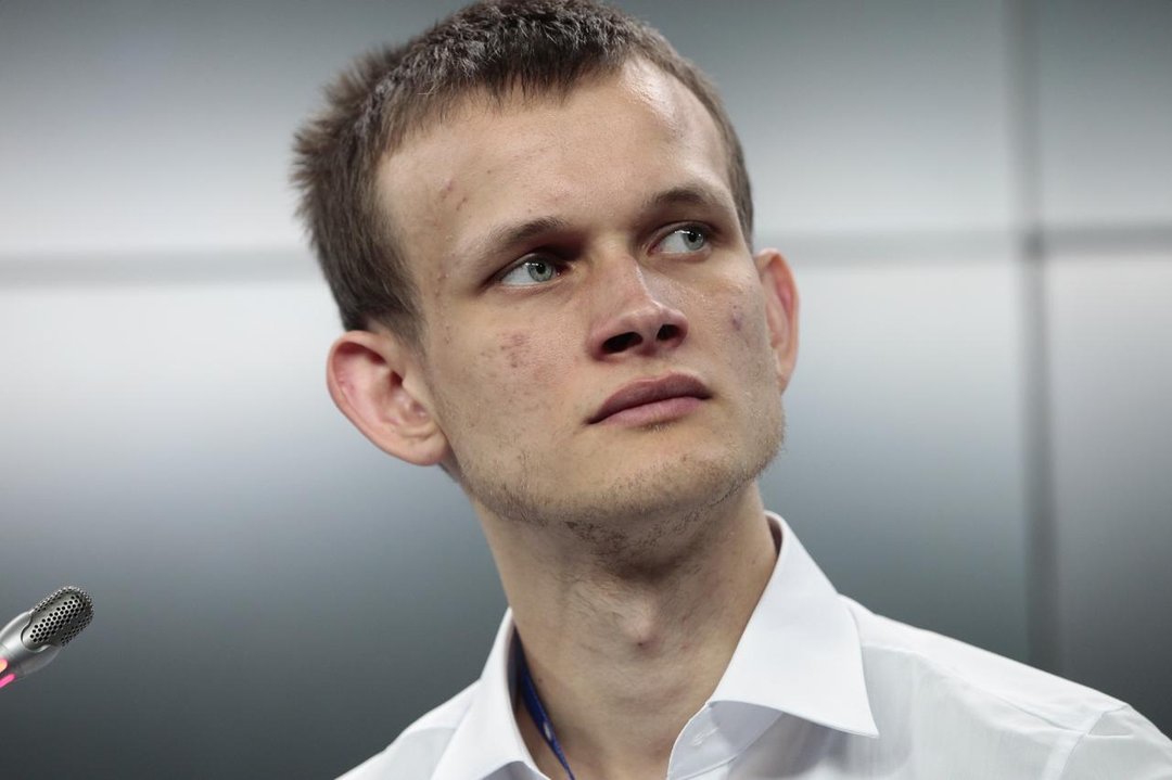 AteoBreaking's tweet photo. Создатель Ethereum Виталик Бутерин выступил против отстранения партии «Яблоко» от выборов, назвав это устранением реальной политической оппозиции. https://t.co/r4l5bAo8rI
